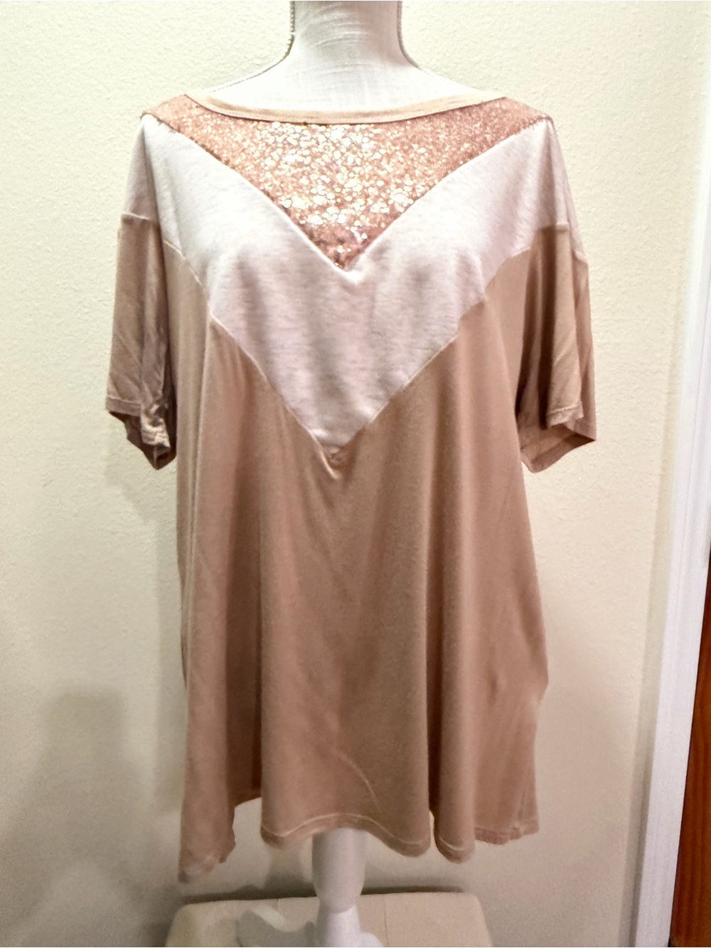 NWT BIBI Women's Sequin Accent Beige Tunic Top